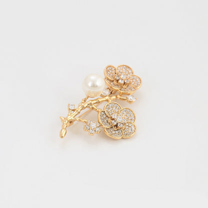 18k gold-plated brooch with crystals and gems - view from different angle - beautiquepoint.com