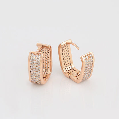 Gold-Plated squared-shape earrings for woman with crystals. One earring is opend - beautiquepoint.com