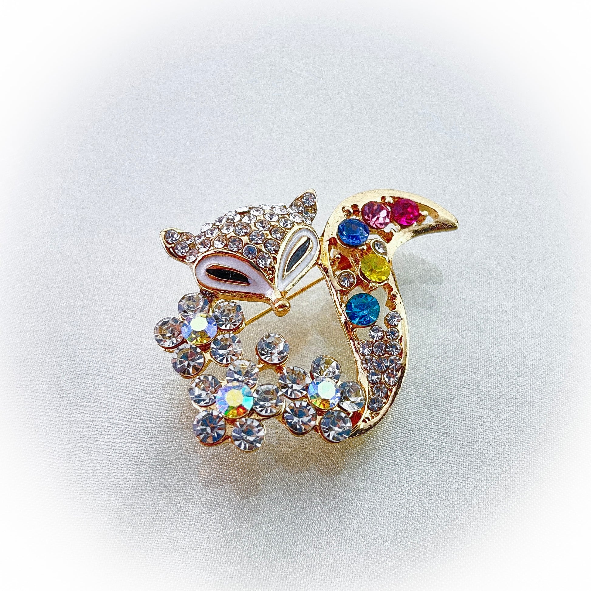 14k Gold-Plated brooch in the shape of kitty with colorful stones and crystals - beautiquepoint.com